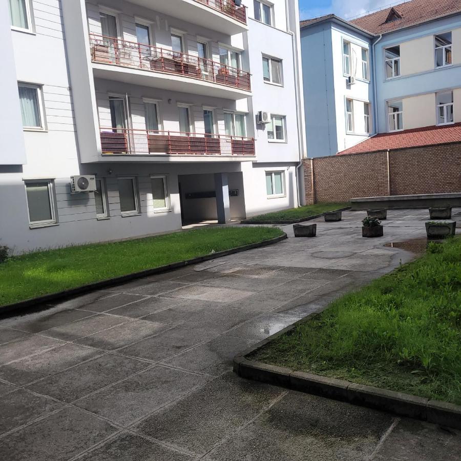 Lovely Apartment Near City Center Kolozsvár Kültér fotó